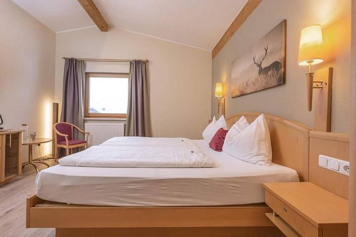 Ferienwohnung für 2 Personen, mit Terrasse und Garten sowie Pool und Sauna am Achensee
