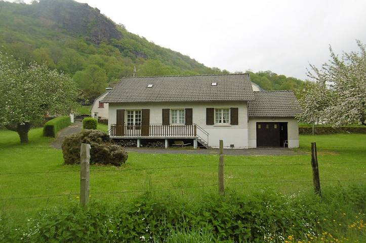 Gîte pour 6 personnes, avec jardin et terrasse dans Auvergne-Rhône-Alpes - 2