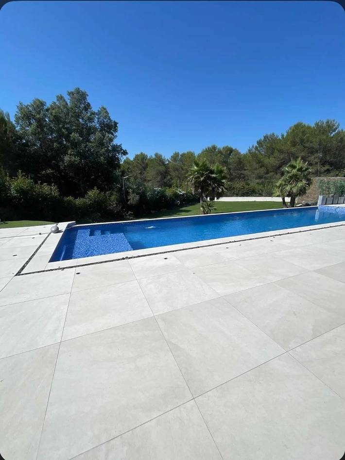 Location de vacances pour 8 personnes, avec jardin ainsi que piscine et terrasse à Nîmes - 2