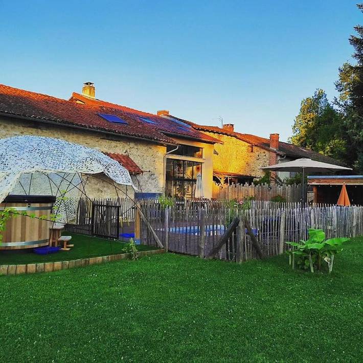 Location de vacances pour 6 personnes, avec piscine et jacuzzi ainsi que jardin et terrasse à Saint-Victurnien - 4