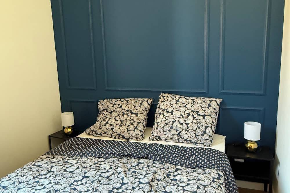 Ganze Wohnung, City center apartment with exterior in Charleville-Mézières, Ardennen