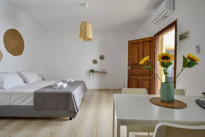 Gîte pour 3 personnes, avec jardin dans Agia Pelagia - 2