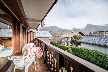 Gîte pour 7 personnes, avec jardin à Morillon