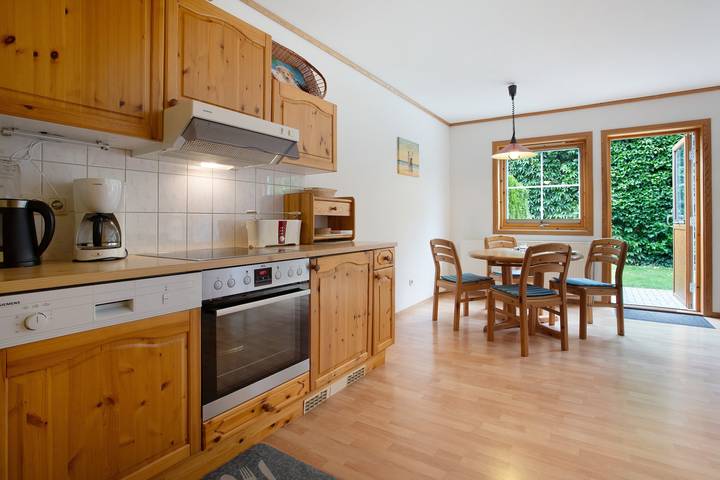 Ganze Wohnung, Haus "Albatros"Ferienwohnung 2 mit privater Terrasse und Wlan in Ostseebad Koserow, Koserow