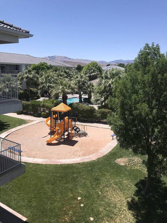 Vacation rental for 6 people, with pool and balcony as well as yard and hot tub in Grand Canyon National Park