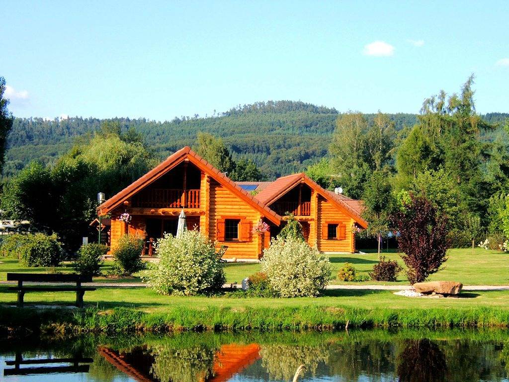 Chalet rondin de Laponie, étang, Spa, 10 min de Gérardmer in Granges-Aumontzey, Parc naturel régional des Ballons des Vosges