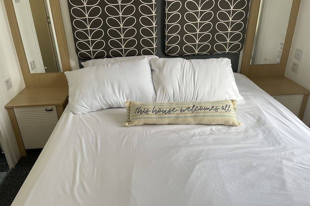 Glamping for 4 People in Poole, Poole Harbour