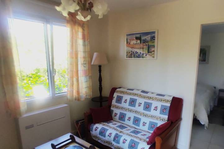 Rent F1 in Luberon near 30 km from Aix en Provence, Cavaillon, in Cadenet, Parque natural regional del Luberon