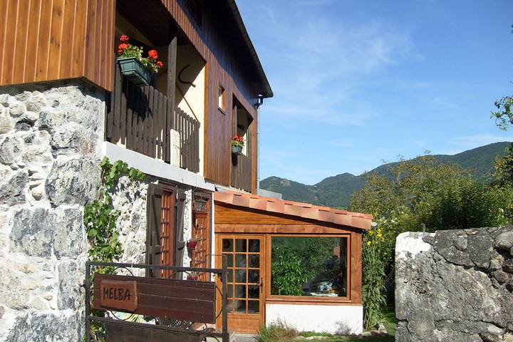 Gîte pour 10 personnes, avec jardin ainsi que balcon et piscine