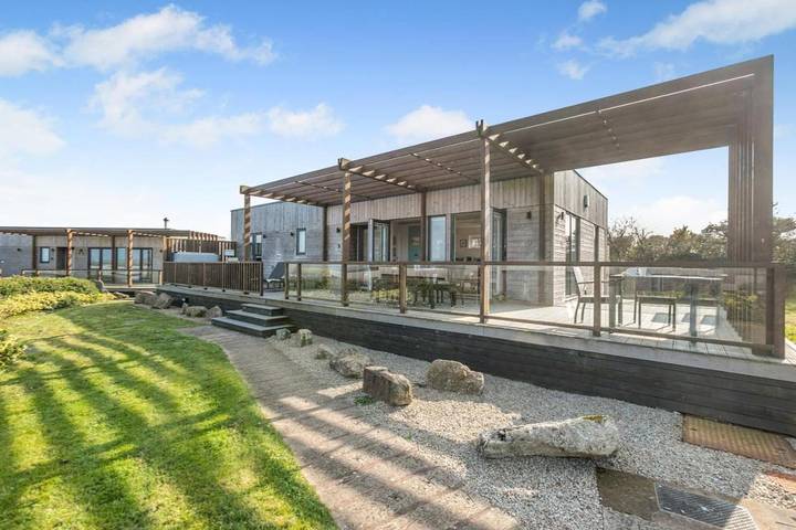 Holiday rental for 6 people, with pool and hot tub in Portreath