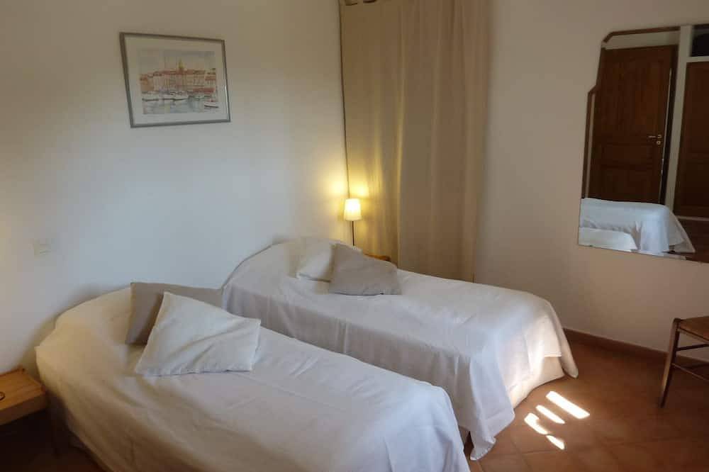 Entire apartment, **Le Roumegou** nice appartment in \"La Ferme Du Moulin Roux\" in Ramatuelle, Draguignan region