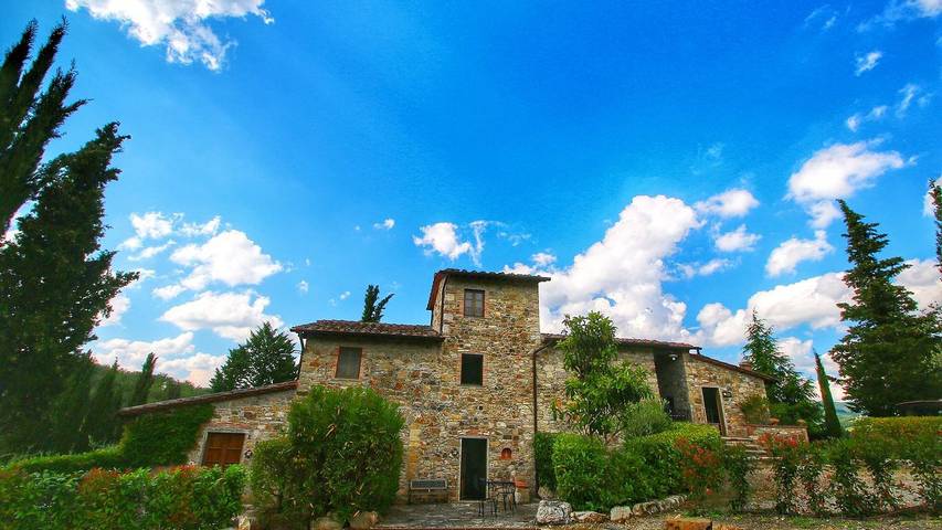 Agriturismo per 16 persone, con giardino e piscina nonché terrazza in Radda in Chianti