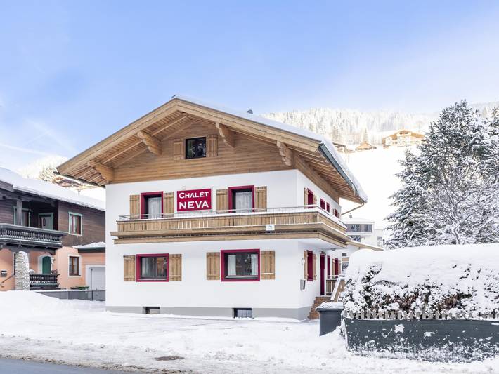Ferienhaus für 13 Personen, mit Balkon und Garten sowie Sauna in Saalbach