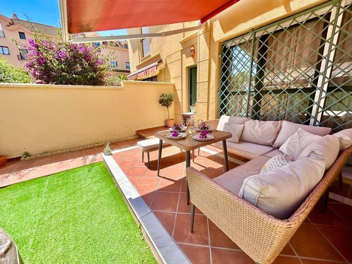 Casa de huéspuedes para 10 personas, con vistas además de terraza y jardín en Andalucía