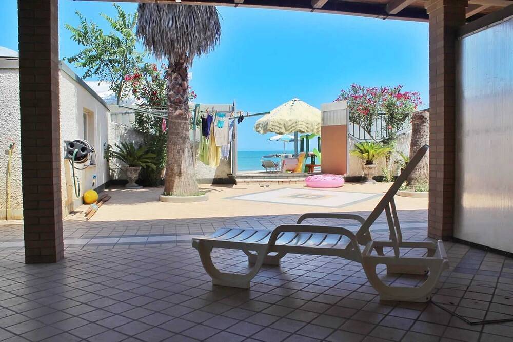 Entire apartment, Homerez - Sea View Apt Francavilla in Francavilla al Mare, Chieti Province