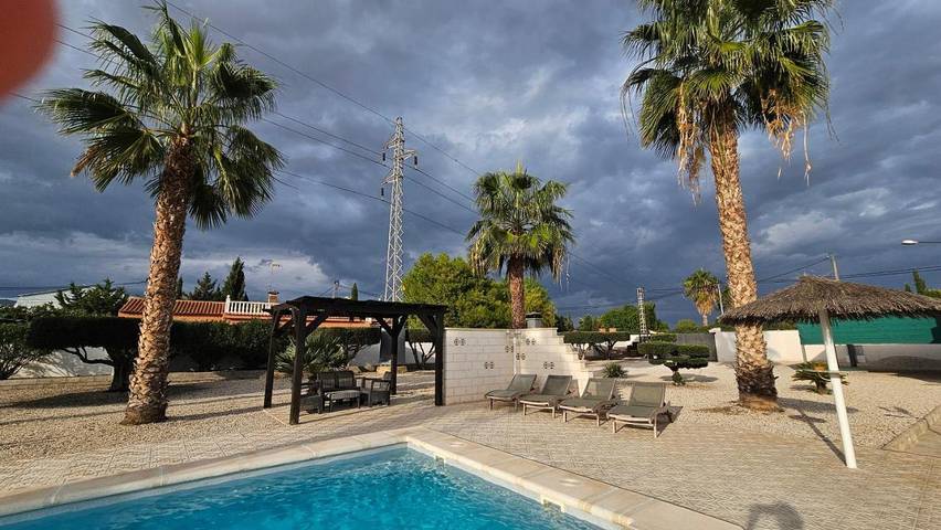 Location de vacances pour 7 personnes, avec jardin et piscine à Crevillent - 3