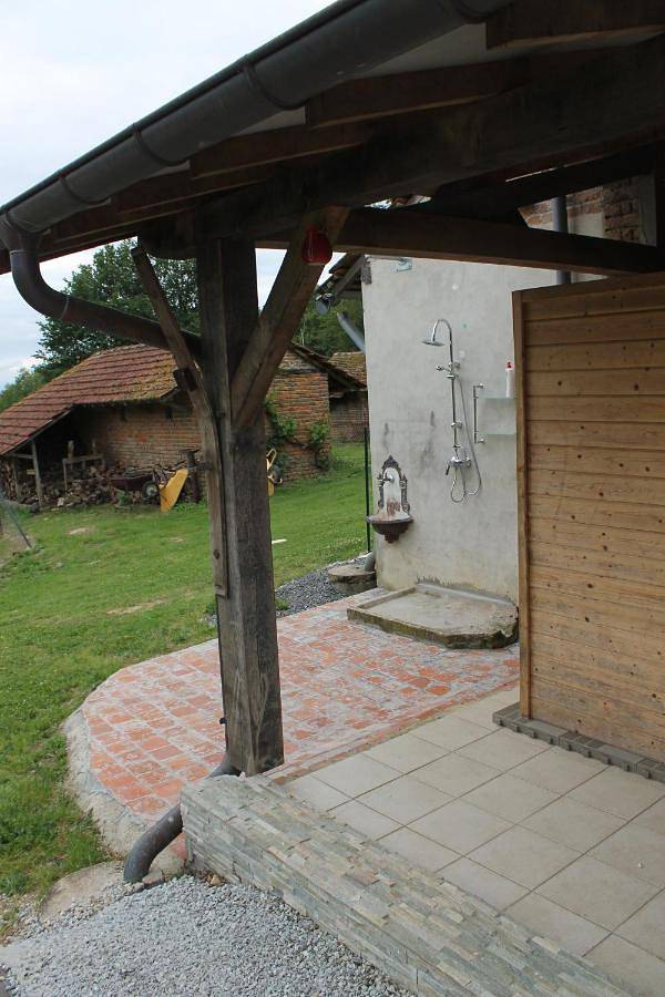 Apartment with Pool View in Saint-Germain-du-Bois, Région de Louhans