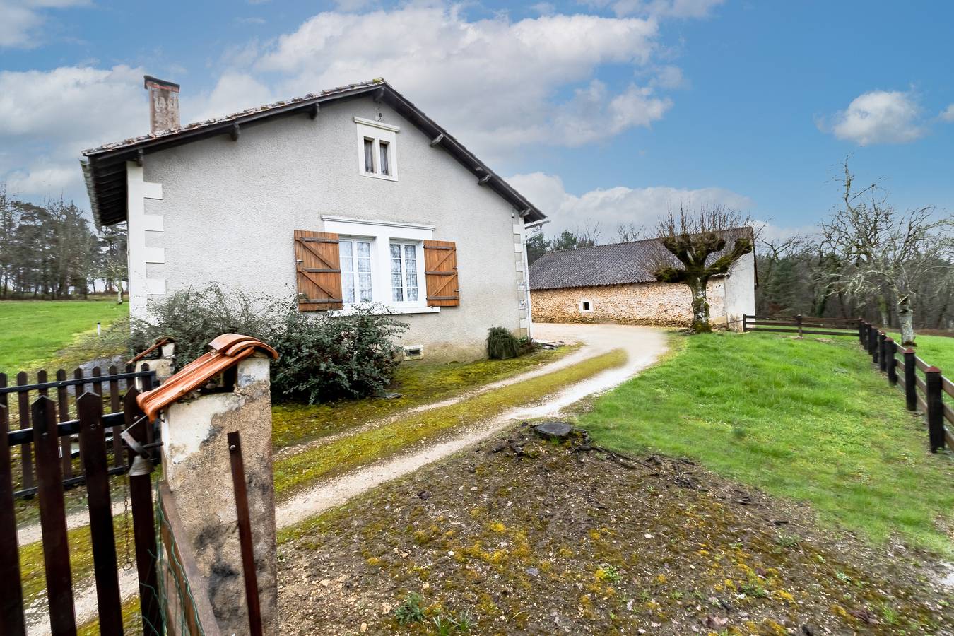 Maison de vacances 'Le Haut Picot' avec terrasse privée, Wi-Fi et climatisation in Bussac, Périgord Blanc