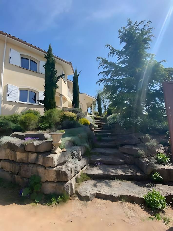 Location de vacances pour 2 personnes, avec jardin à Veyssilieu