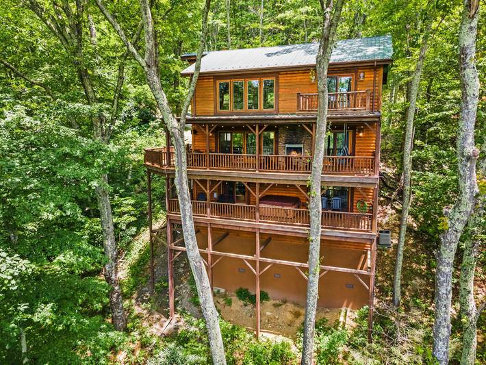 Vacation house for 14 people, with balcony, kid friendly in North Carolina