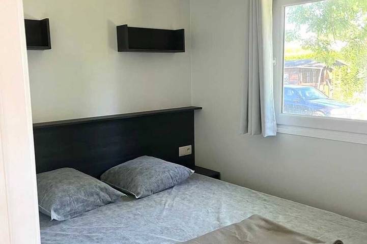 Zecamping 2 étoiles animaux acceptés locatif Tv clim 45m2 6 pers in Angicourt, Oise