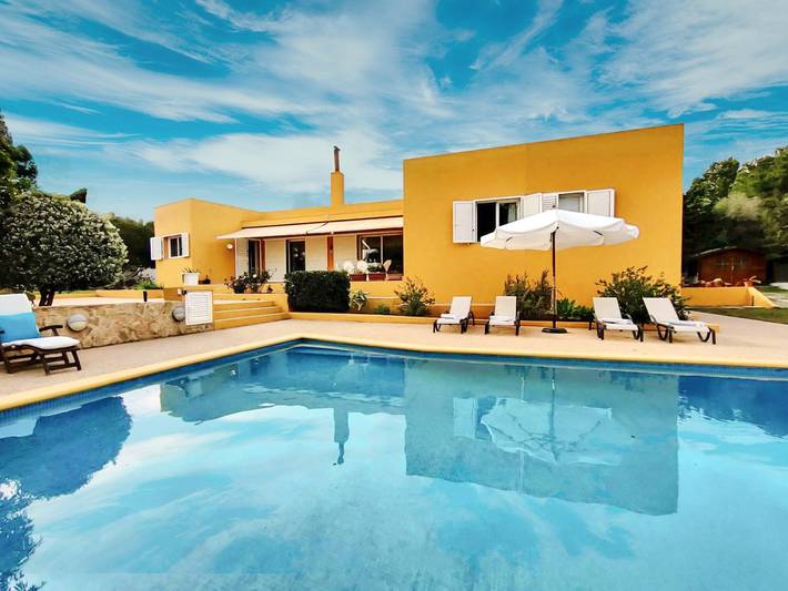Ferienhaus für 6 Personen, mit Balkon und Terrasse sowie Garten und Pool in Es Torrent