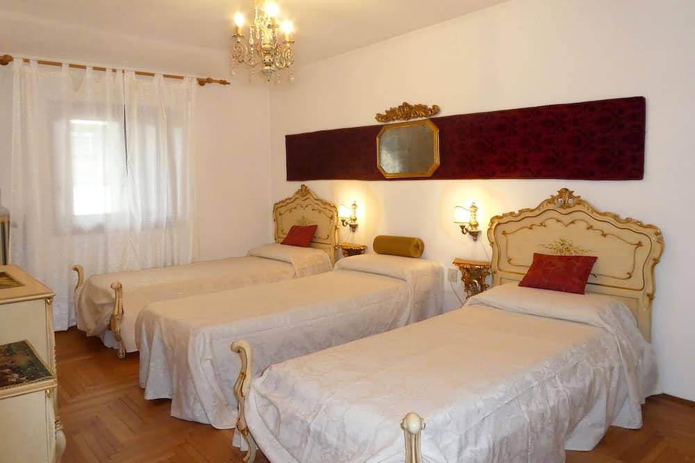 Apartamento entero, 'Palazzo Rossi' Apartamento 3A en el centro histórico con aparcamiento y conexión Wi-Fi in Treviso, Provincia de Treviso
