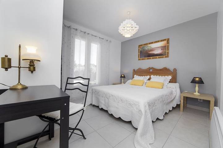 Location de vacances pour 6 personnes, avec jardin à Colonzelle - 2