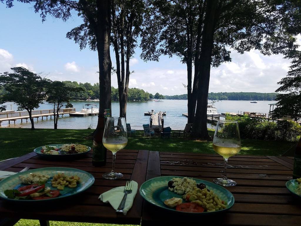 Spektakuläre Oase Am See Neu bei Vrbo in Mayhew, Lake Norman