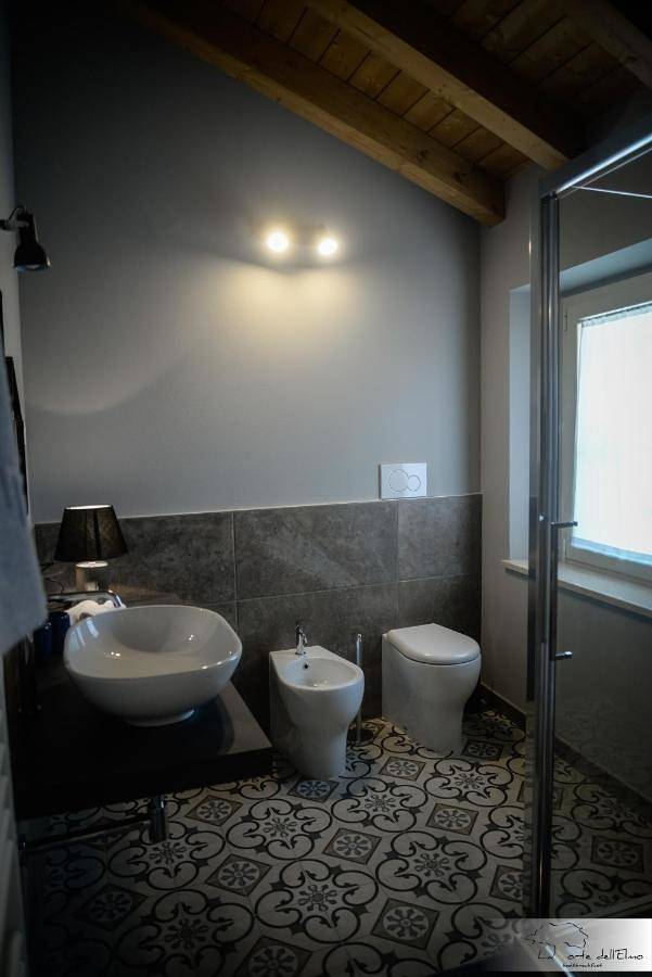 La corte dell'Elmo in Gavardo, Prealpi Gardesane