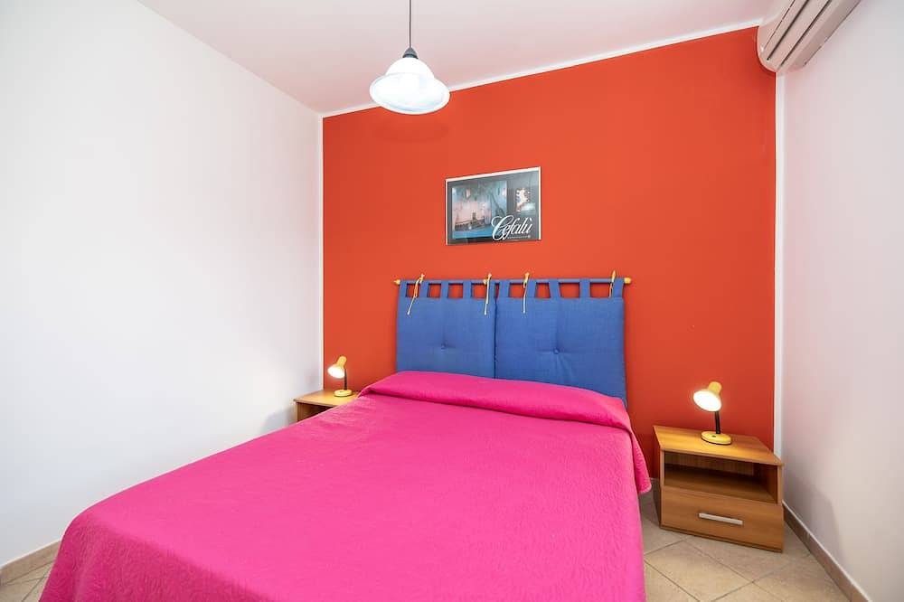 Villecefalu. English lawn. 2 kitchens, 3 bedrooms, 3 bathrooms, veranda in Piana Calzata, Provincie Palermo
