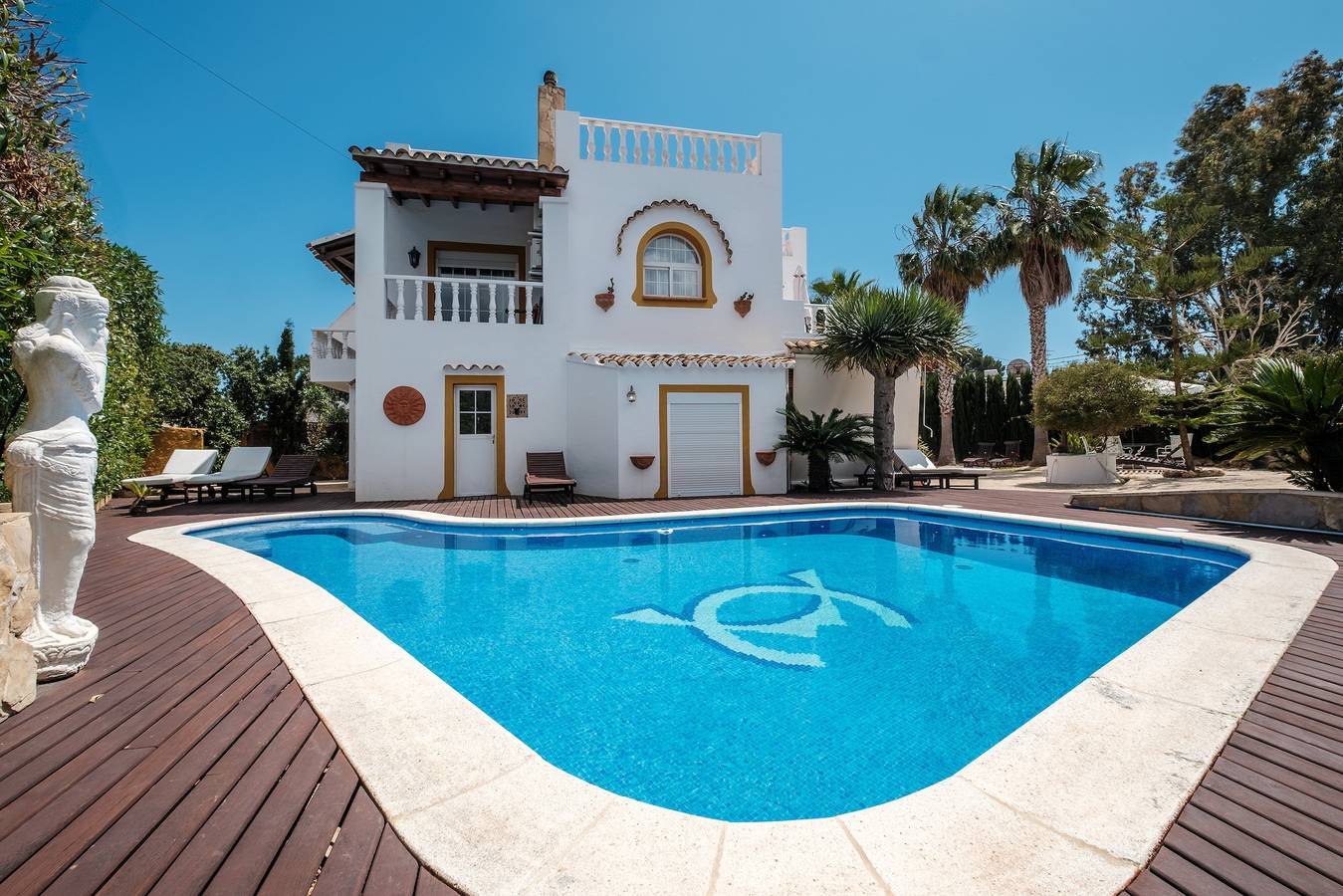 Villa 'Alba' with Private Pool, Wi-Fi and Air Conditioning in Santa Eulària des Riu, Coast of Ibiza