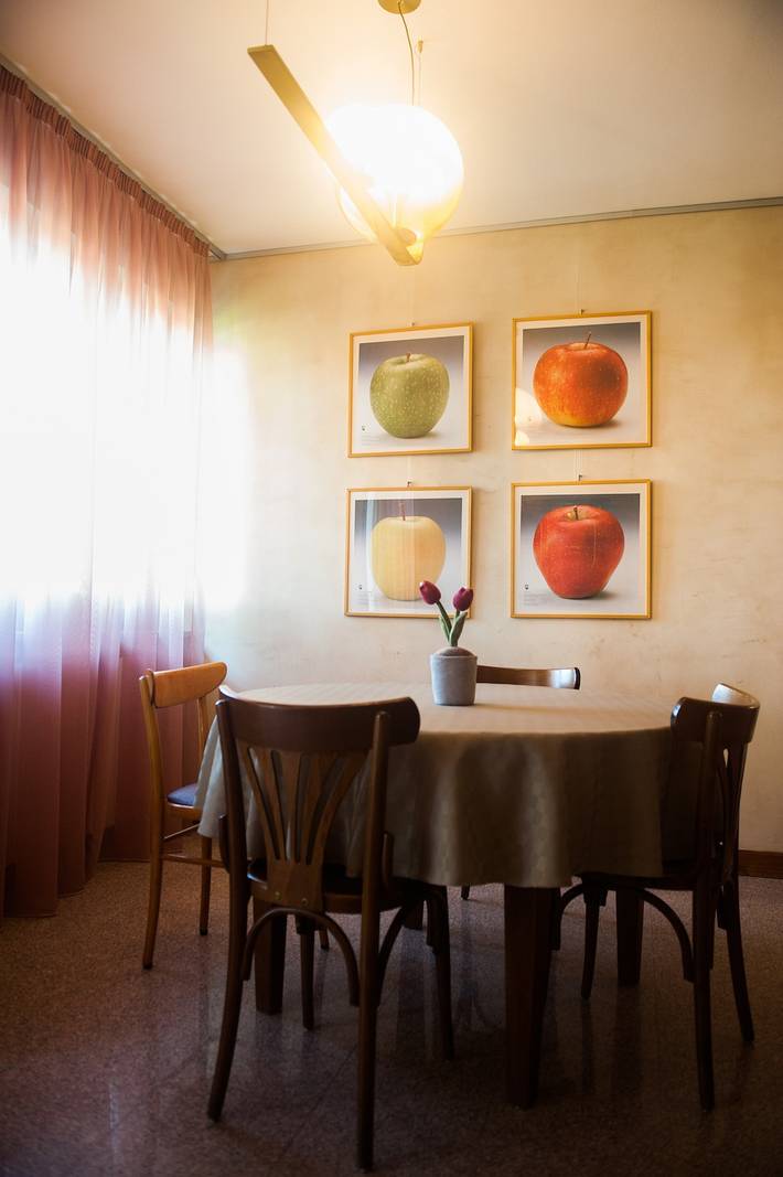 Appartamento intero, Appartamento 'Casa Di Olly' con giardino privato, Wi-Fi e aria condizionata in Sona, Prealpi Gardesane