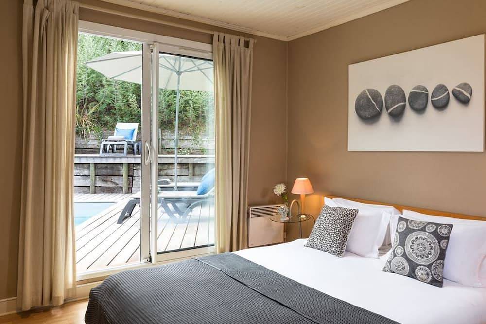 Stylish villa with beautiful sea view and heated pool (May to Sept) in Le Canon, Lège-Cap-Ferret