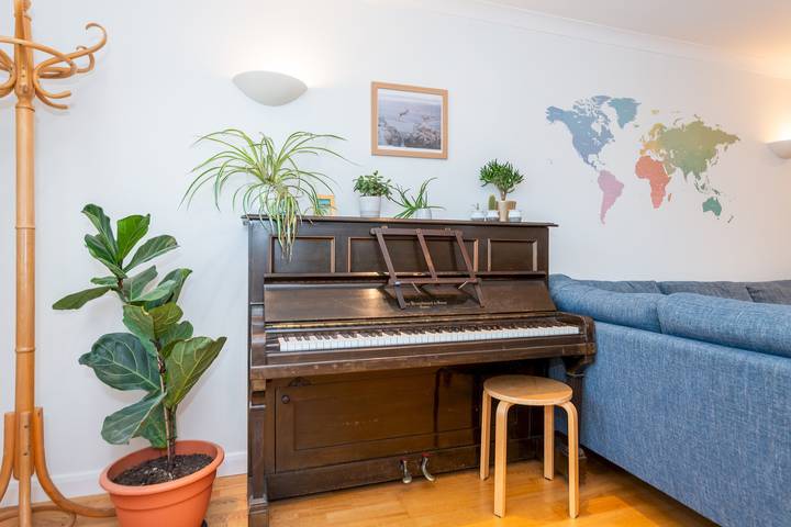 Cosy 3 Bedroom House near River Thames - Pass the Keys in Reading, Berkshire