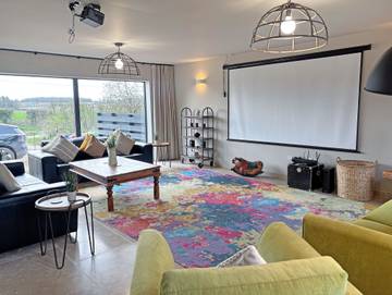 Vacation Rental for 12 Guests in Bulmer, Essex, Picture 3