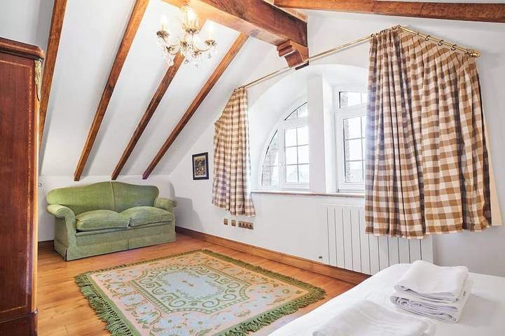 Casa Parbayón–Encanto entre Jardines y Luz Natural in Piélagos, Kantabrische Küste