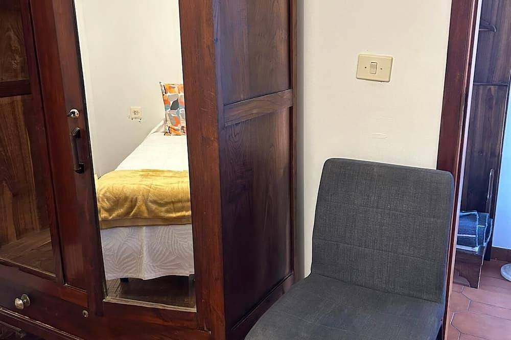 Entire apartment, Atlantic 5 minutes to the beach, sun + fiesta near the Way of St. James Vilaxoan in Vilagarcía de Arousa, Rías Baixas