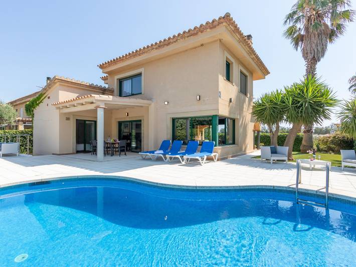 Vakantiehuis voor 8 personen, with Terras and Tuin as well as Zwembad in Sant Pere Pescador