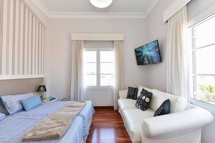 Villa Meloneras Deluxe| Luxury Retreat in Gran Canaria | Private Heated Pool | Garden Terrace & BBQ | Fitness Room | Walking Distance of Meloneras Beach | Meloneras in Maspalomas, San Bartolomé de Tirajana