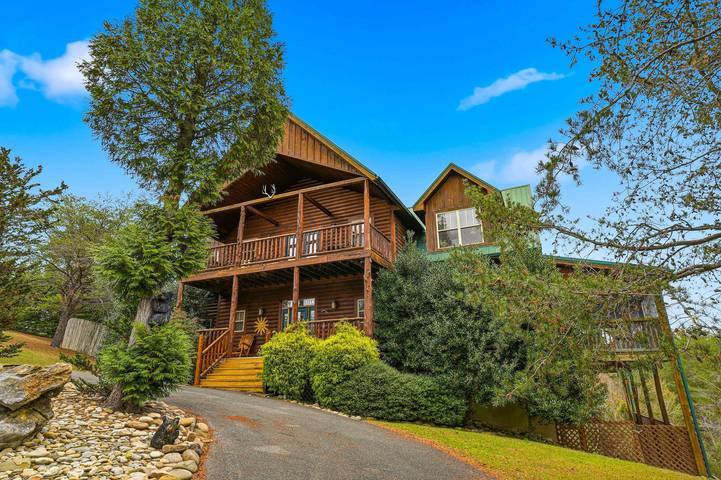 Vacation rental for 12 people, kid friendly in Dollywood