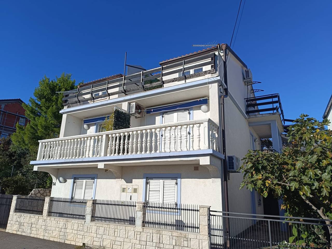 Cijeli apartman, Ferienwohnung in Novi Vinodolski mit Meerblick, Terrasse, Klimaanlage, W-Lan (3667-2) in Novi Vinodolski, Primorsko-goranska županija