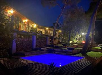 Gîte pour 6 personnes, avec piscine et terrasse, animaux acceptés à Uchaux