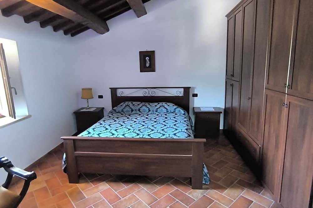 Stone farmhouse on Lake Turano in Paganico Sabino, Terminillo