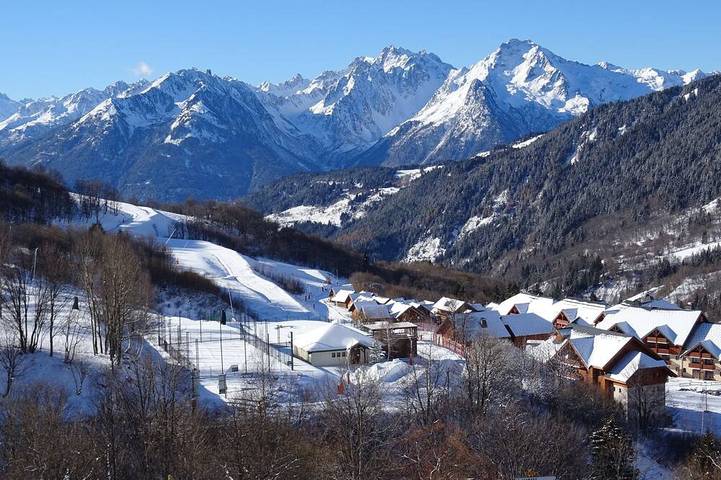 Location de vacances pour 5 personnes, avec balcon et jacuzzi à Saint-François-Longchamp