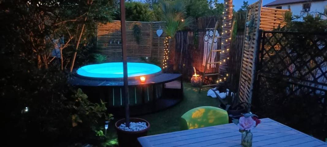 Appartement de vacances pour 2 personnes, avec jardin ainsi que jacuzzi et piscine