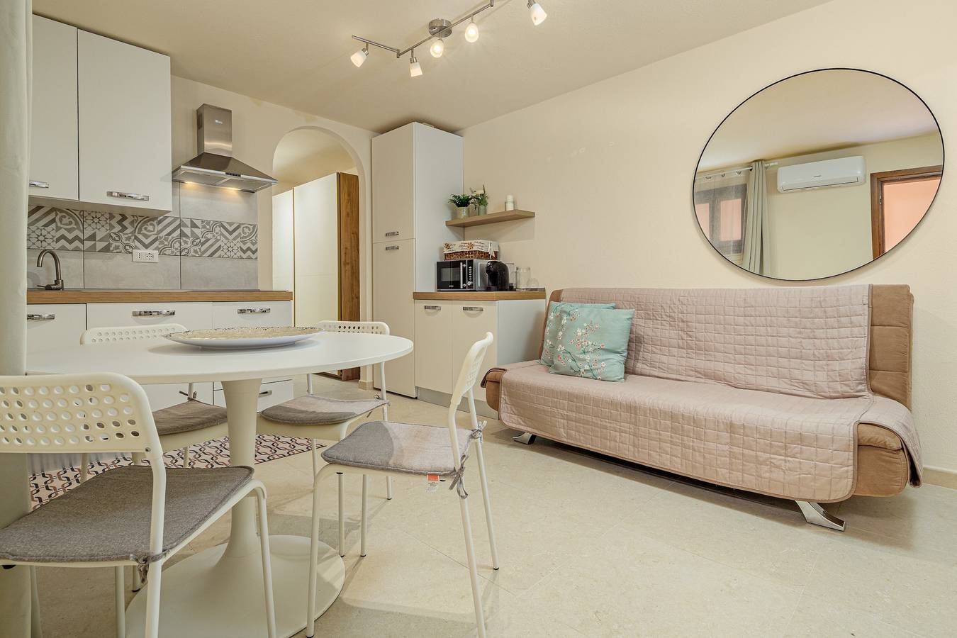 Casa de férias "Depandance con piscina" com Piscina Partilhada & Wi-Fi in Punta Molara, San Teodoro