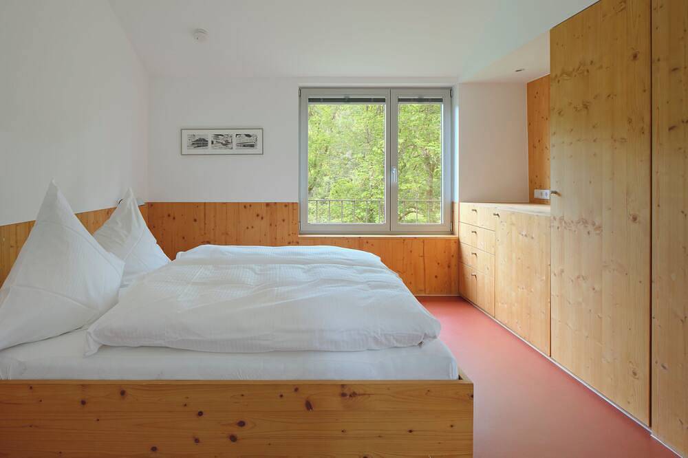 Architektenhaus, Holzhaus auf 10000 m2 Wiesen- und Waldgrundstück Weitblick in Schutz, Vulkaneifel