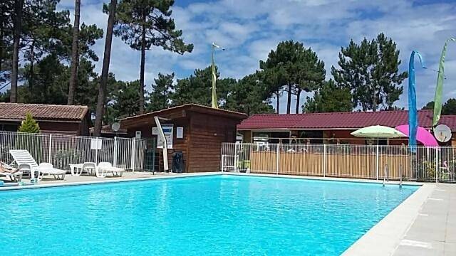 Camping pour 6 personnes, avec jardin et piscine