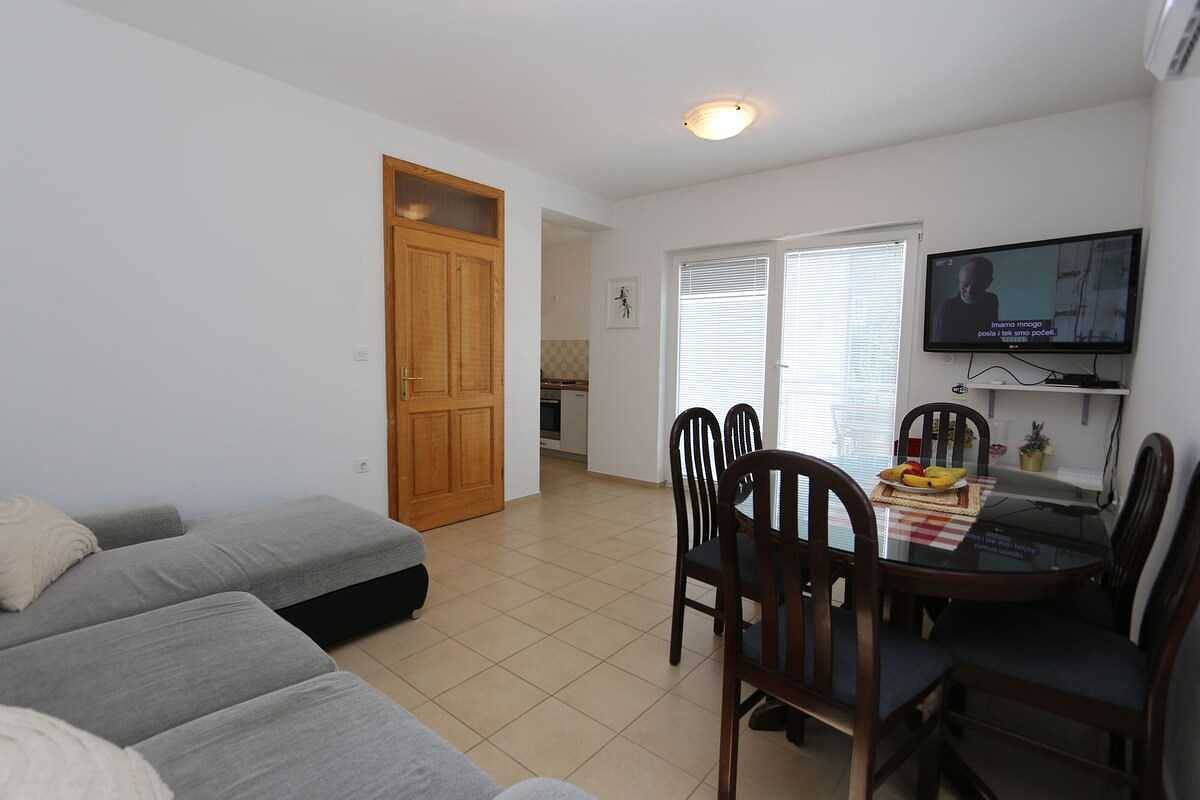Apartamento entero, Apartment Nina (97011-A1) in Silo (Krk), Krk (isla)